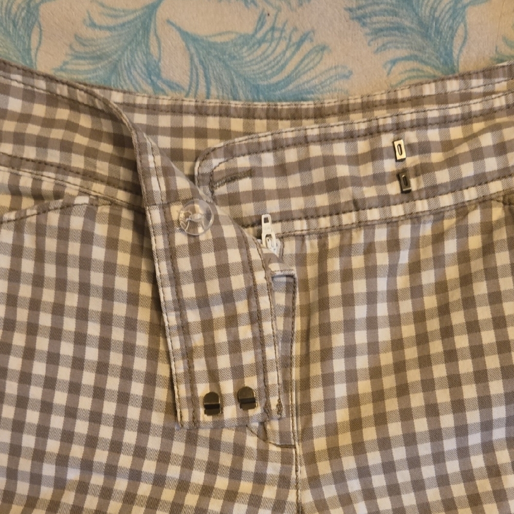 Ann Taylor Gray Bermuda Shorts Classic Style - Picture 5 of 5